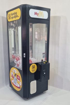 Grijpautomaat huren Grijpmachine huren Personaliseren Customizen Greifautomat mieten Greifer mieten personalisierung location d'événement louer une griffe location machine de grue de compétence de griffe LOCATION GRUE FORAINE A PINCE Personalised Crane Machine Rentals Grabbing machine rental Rent a claw machine Customizing Highlifeamusements.com